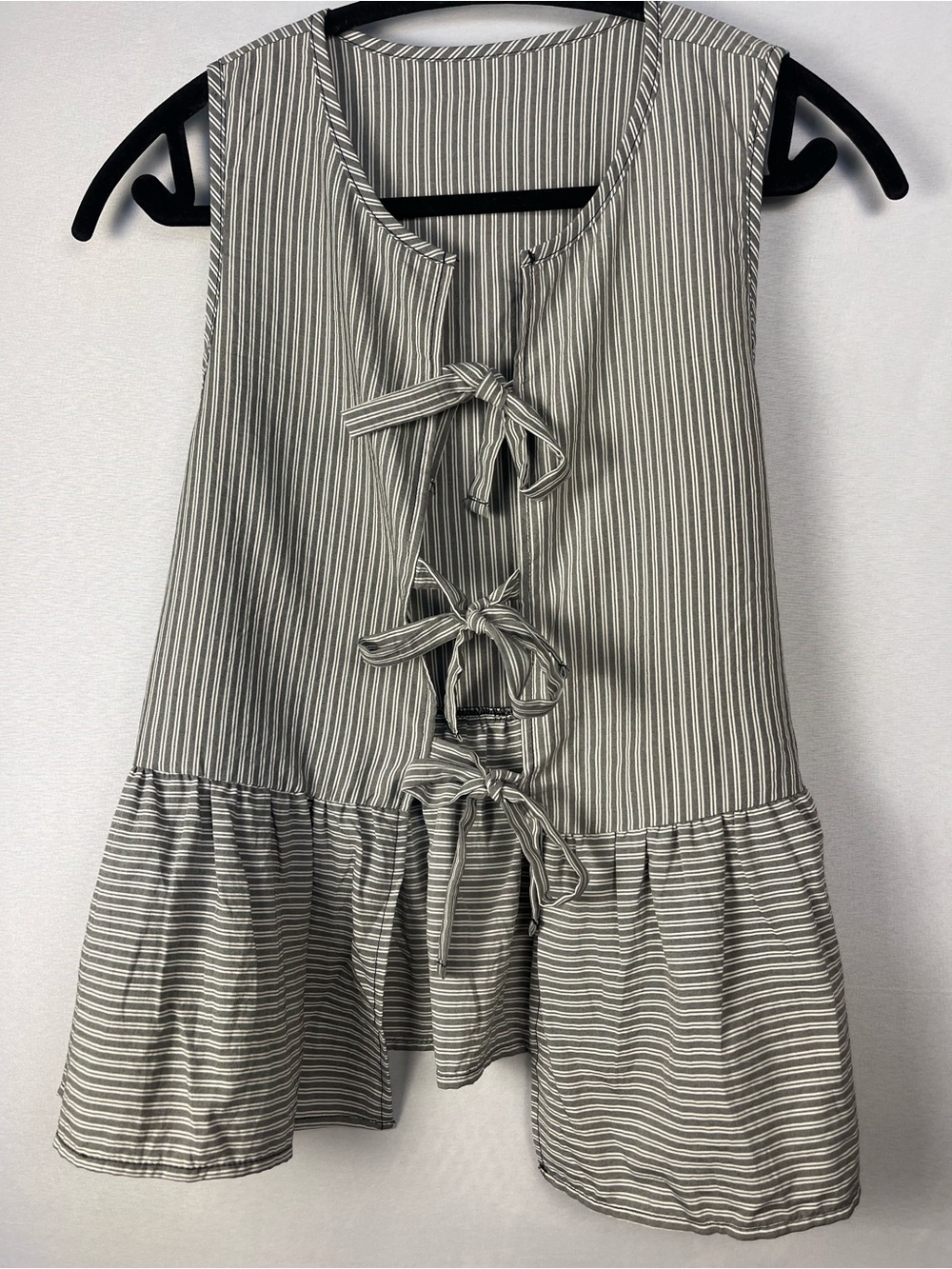 Amazon Women's Striped Sleeveless Tie-Front Peplum Top - Gray and White